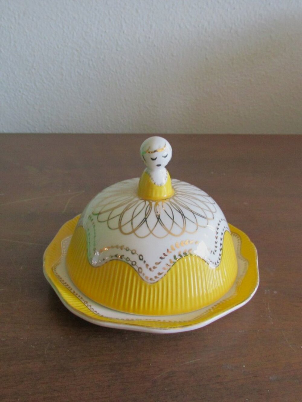 Anthropologie Covered Butter Dish Milkmaid Lady Yellow White Gold Ceramic - Picture 3 of 8